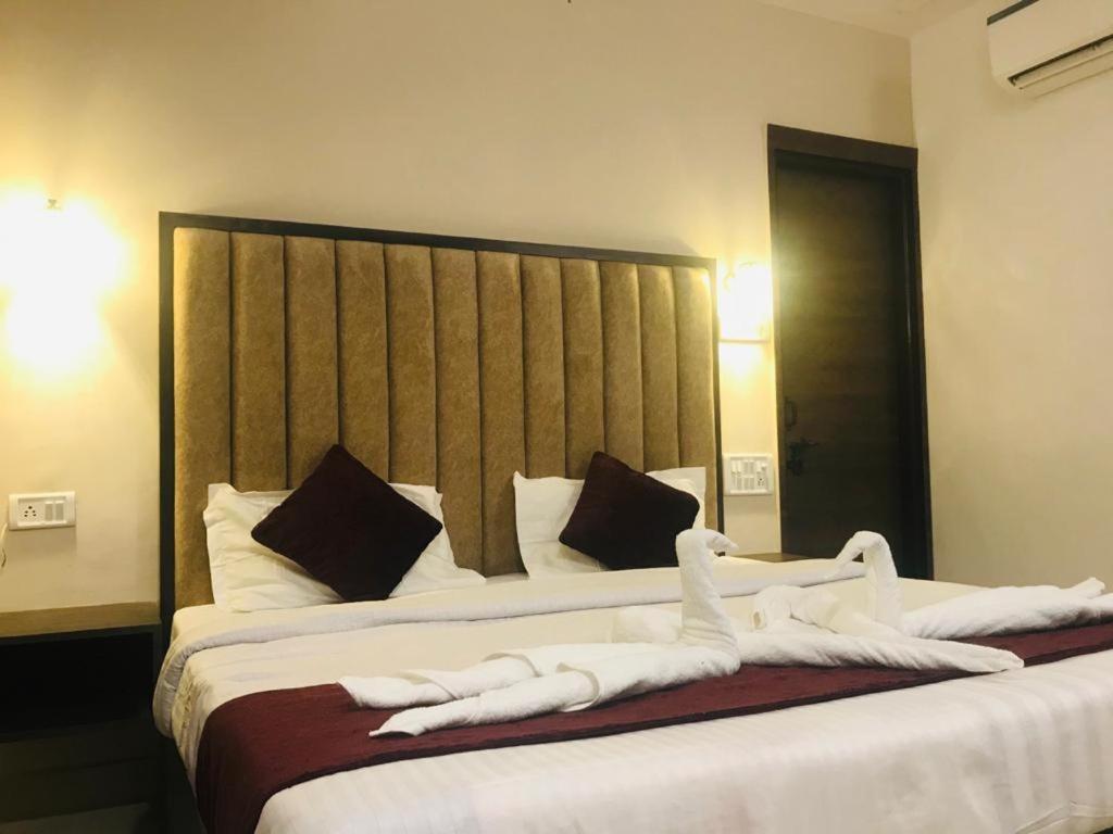 The Divine Oak Hotel Katra  Buitenkant foto