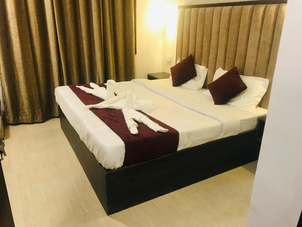 The Divine Oak Hotel Katra  Buitenkant foto