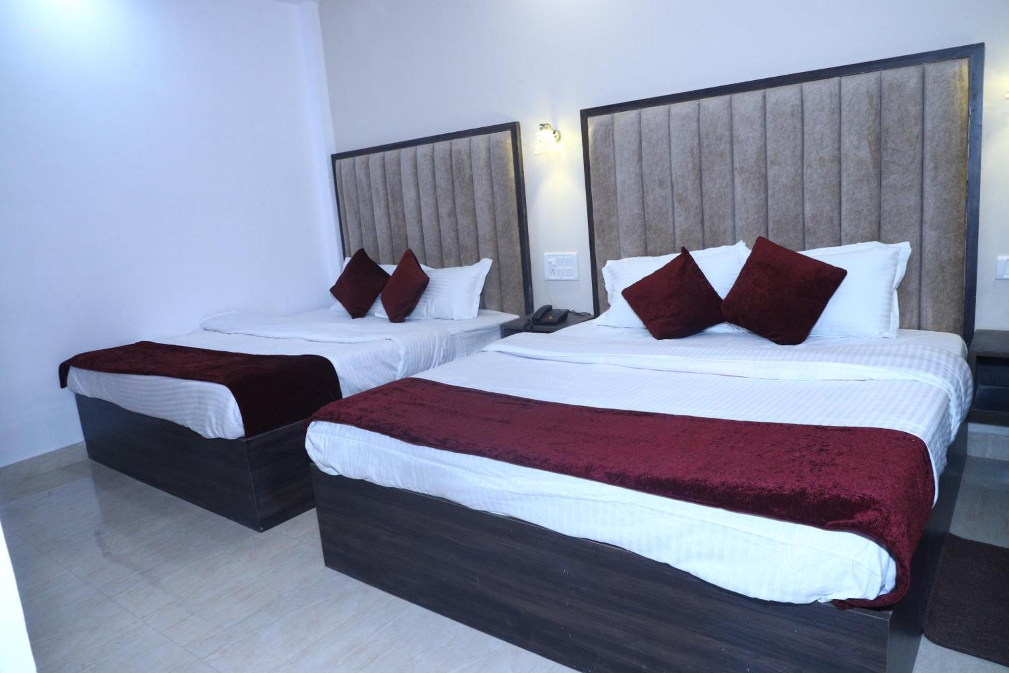 The Divine Oak Hotel Katra  Buitenkant foto
