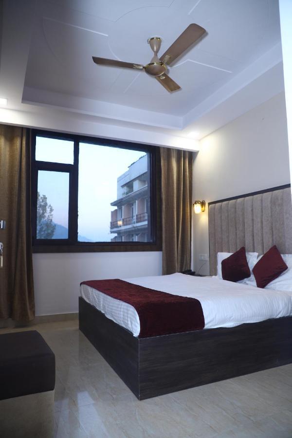 The Divine Oak Hotel Katra  Buitenkant foto