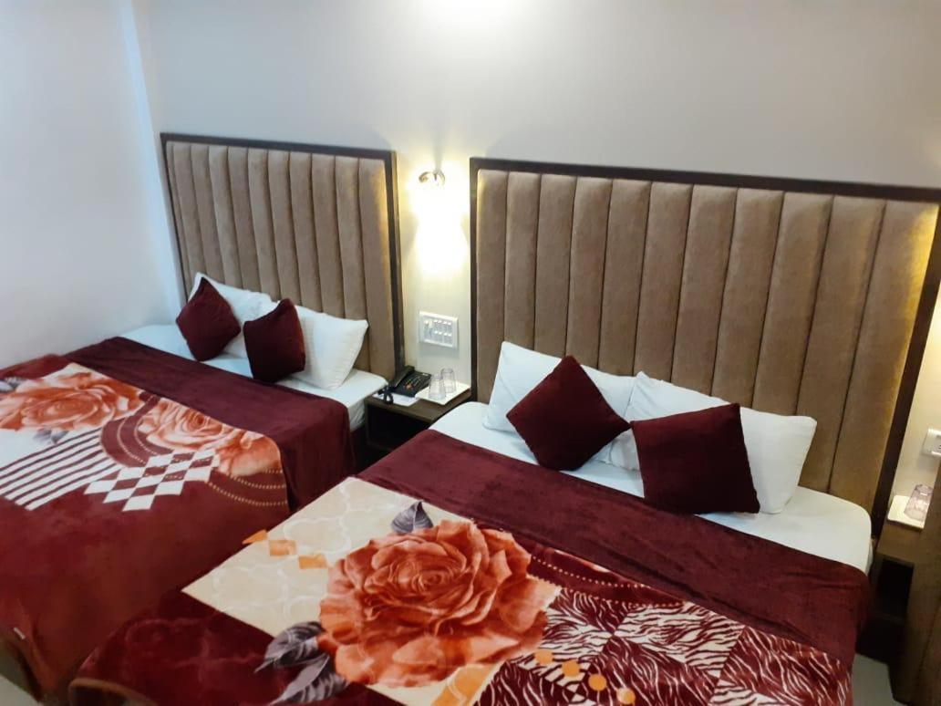 The Divine Oak Hotel Katra  Buitenkant foto