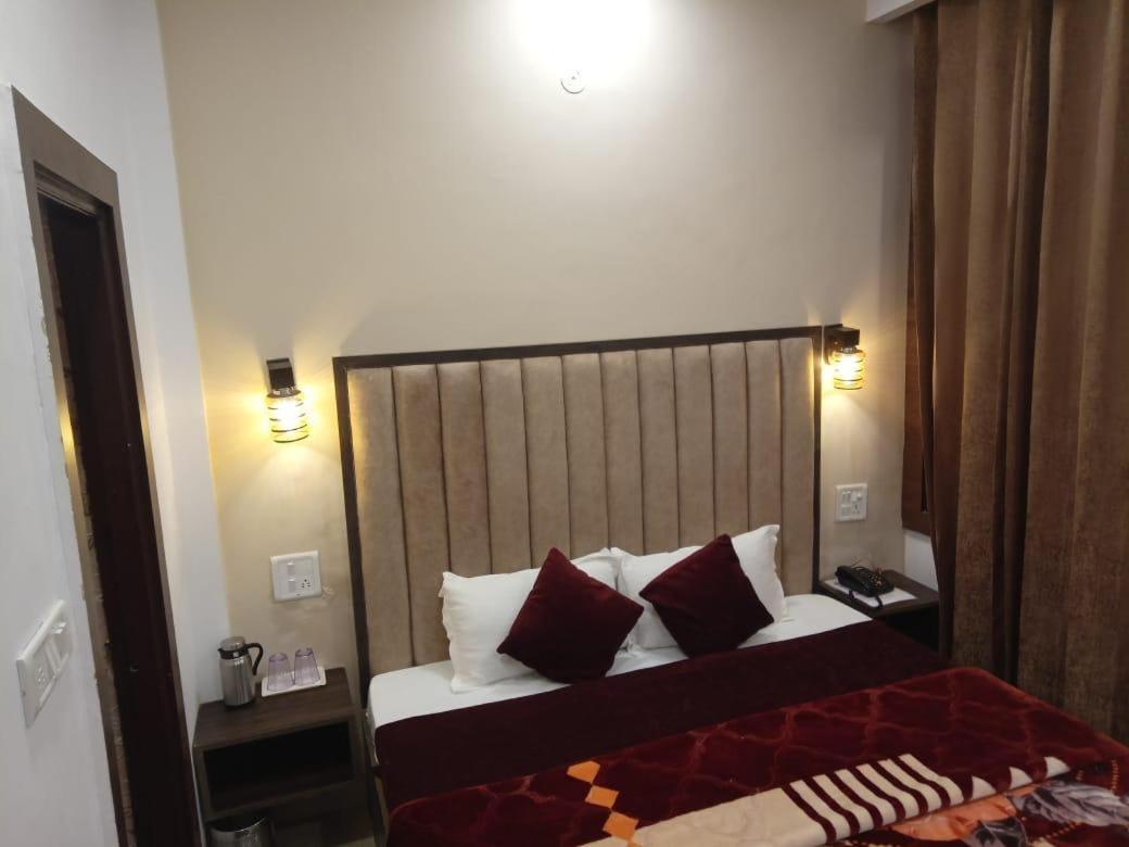 The Divine Oak Hotel Katra  Buitenkant foto