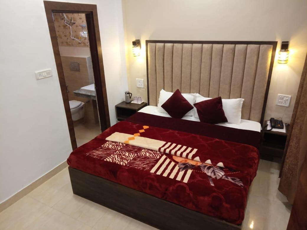 The Divine Oak Hotel Katra  Buitenkant foto